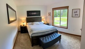 3 bedrooms, iron/ironing board, WiFi, bed sheets - Forks Home in the Forest Hot Tub 3 bedroom plus bonus bed/office 2.5 bath (Forks)