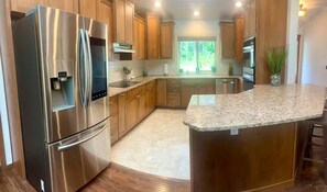 Private kitchen - Forks Home in the Forest Hot Tub 3 bedroom plus bonus bed/office 2.5 bath (Forks)