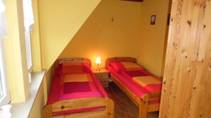 WiFi, bed sheets - Holiday Home 'Ferienhaus Kranichnest Am Hühnerhof' with Private Terrace, Private Garden and Wi-Fi (Zingst)