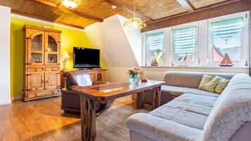 TV, DVD-spiller og stereoanlegg