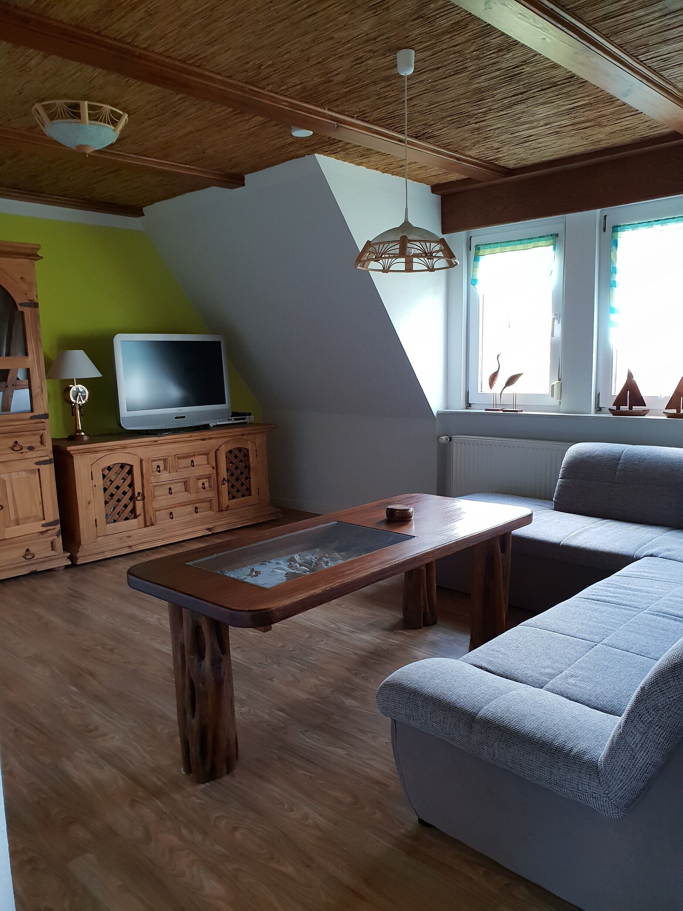 TV, DVD-spiller og stereoanlegg