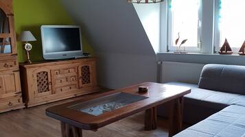 TV, DVD-spiller og stereoanlegg