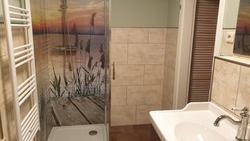 Shower, hair dryer, towels