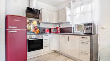 Frigorífic, microones, forn i placa de cuina