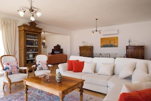 Villa, Sea View | Living room | 75-inch Smart TV with satellite channels - Villa Krissa (Agios Nikolaos)