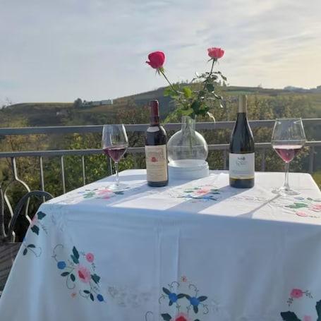 Outdoor dining. CASA MILU'
