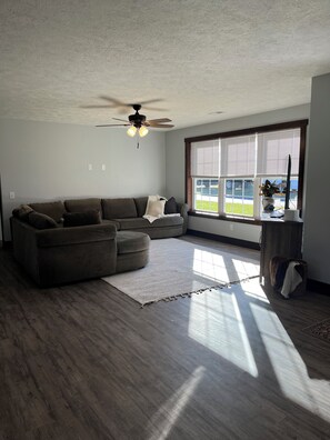 TV - Like New Pristine Rancher, 1 mile to Ft Drum Gate (Carthage)