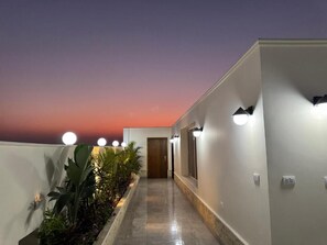 Property grounds - رويال روف بالتجمع الخامس أمتداد الجامعة الامريكية (New Cairo 3)