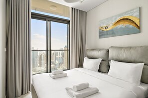 2 bedrooms, iron/ironing board, free WiFi, bed sheets - Luxury 2BD with Iconic Dubai Skyline View (Dubai)