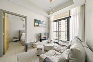 TV - Luxury 2BD with Iconic Dubai Skyline View (Dubai)