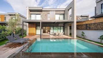 Deluxe-Villa, eingeschränkter Meerblick | Pool