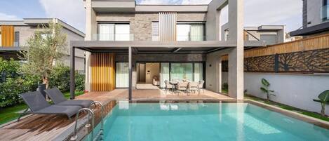 Deluxe Villa, Partial Sea View | Pool