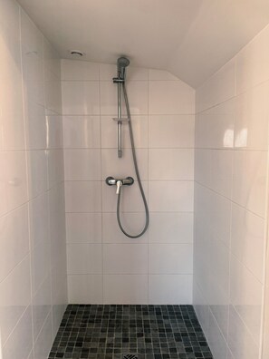 Douche, sèche-cheveux