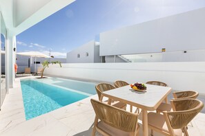Outdoor dining - Villa Coralina by Escape Home (Charco del Palo)