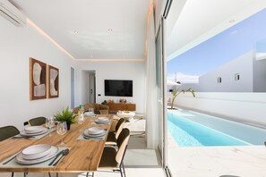 Outdoor dining - Villa Coralina by Escape Home (Charco del Palo)