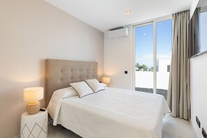 3 bedrooms, in-room safe, free WiFi, bed sheets - Villa Coralina by Escape Home (Charco del Palo)