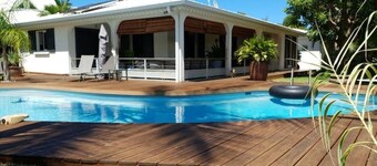 Cosy getaway between forest and ocean - swimming pool, jacuzzi & beach on foot
