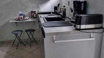 Fridge, microwave, stovetop, coffee/tea maker