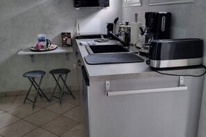 雪櫃、微波爐、爐具、咖啡機/沖茶器