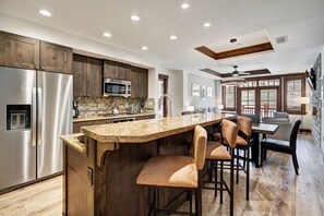 Fridge, microwave, oven, dishwasher - NEW! Luxury 2 Bedroom Condo  with Mountain View (Breckenridge)