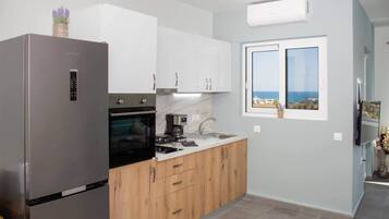 Fridge, oven, stovetop, toaster