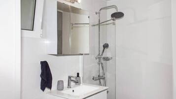 Hair dryer, towels