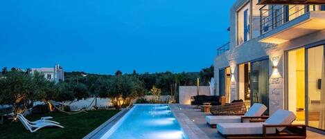 Lämmitetty uima-allas