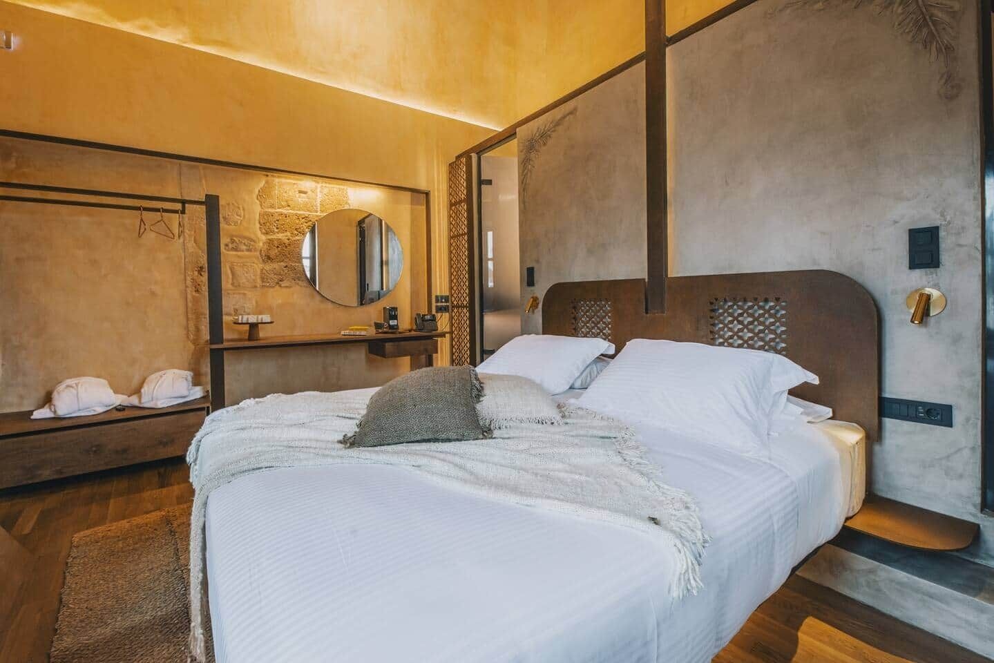 1 chambre, coffres-forts dans les chambres, fer et planche à repasser