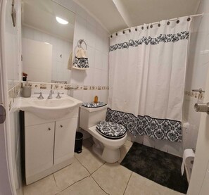 Whirlpool, Haartrockner, Handtücher, Toilettenpapier
