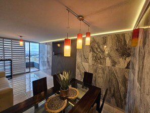 Dining - Beautiful apartment steps away from AV Brasil (Antofagasta)
