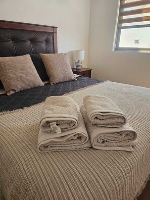 3 bedrooms, iron/ironing board, WiFi, bed sheets - Beautiful apartment steps away from AV Brasil (Antofagasta)