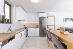 Réfrigérateur, four, plaque de cuisson, lave-vaisselle