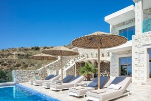 Pool - Villa Anemone, pool, sea view, BBQ, luxury, quiet (Chania)