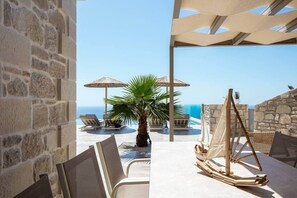 Outdoor dining - Villa Anemone, pool, sea view, BBQ, luxury, quiet (Chania)