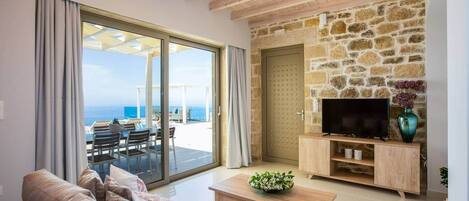 Smart TV, fireplace