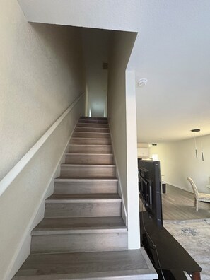 Interior - Cozy Modern Retreat, Peaceful Stay Near Everything (Portsmouth)