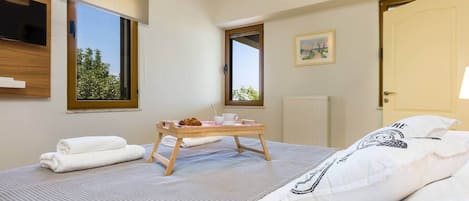 4 bedrooms, in-room safe, iron/ironing board, WiFi
