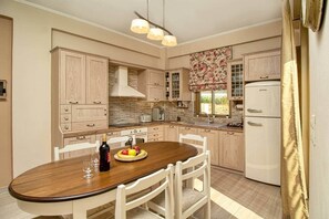 Kühlschrank, Ofen, Herdplatte, Geschirrspüler