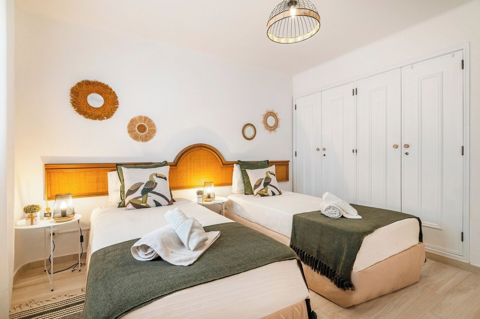 Iron/ironing board, travel crib, WiFi, bed sheets