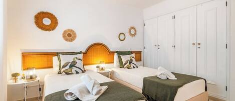 Iron/ironing board, travel crib, WiFi, bed sheets