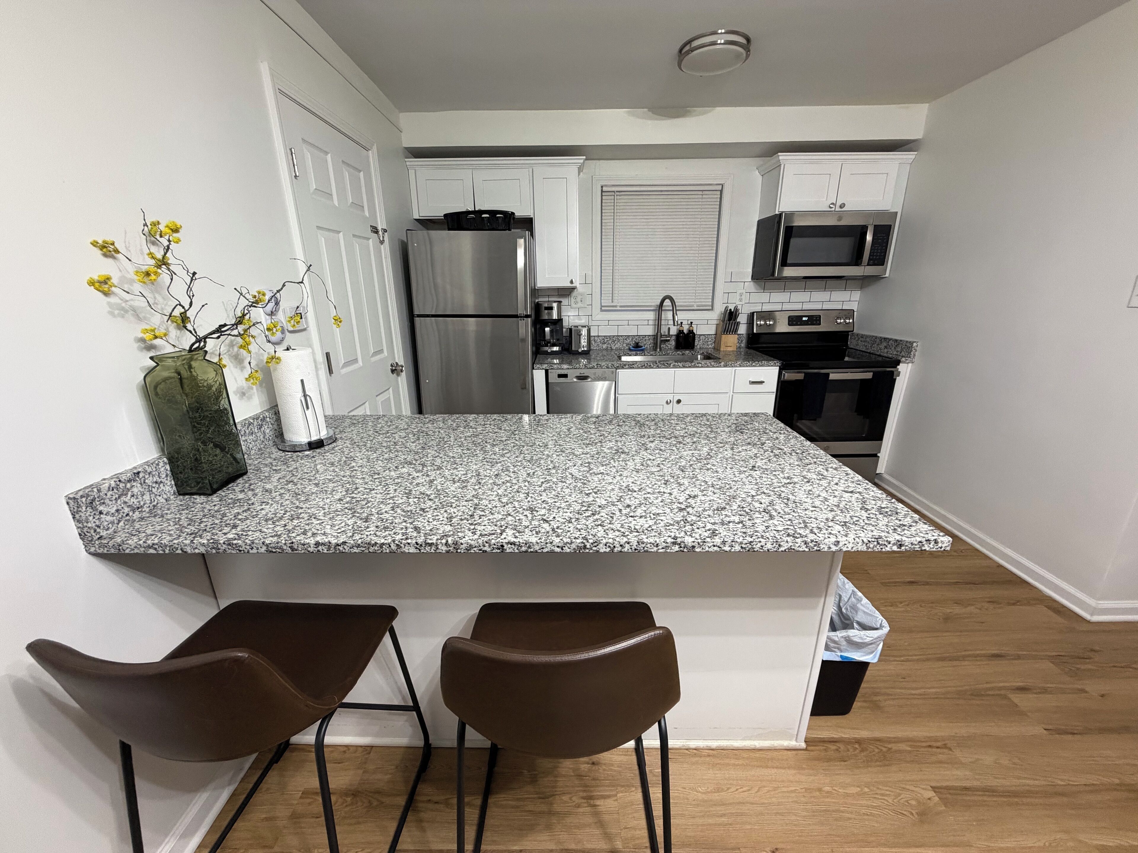 Geladeira, micro-ondas, fogão, cooktop