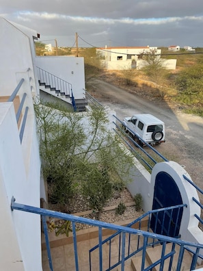 Property grounds - Magnificent villa with private pool 300 metres from the beach (Maio)