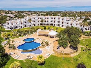 Exterior - Albufeira Sunny Days | Pool View Family Apartment (Albufeira)