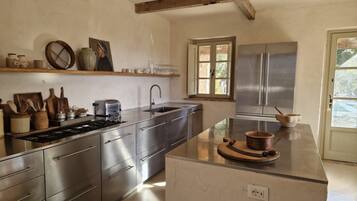 Kühlschrank, Ofen, Herdplatte, Geschirrspüler