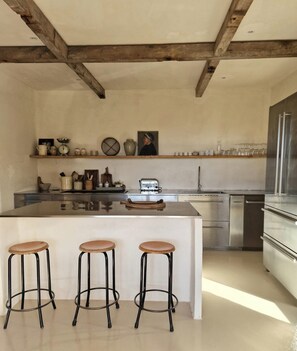 Frigorifero, forno, piano cottura, lavastoviglie