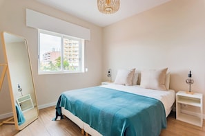 1 bedroom, desk, iron/ironing board, Internet - Cascais Sunny with Ocean Views (Cascais)