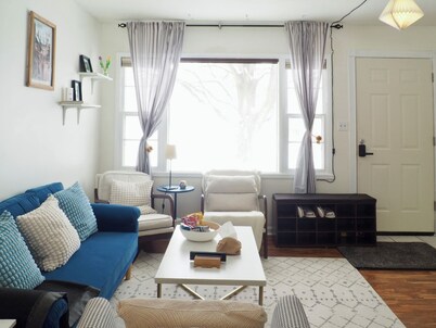 Cozy 3BR Family Ranch with Full Kitchen – 4-Min Drive to UIUC & Memorial Stadium