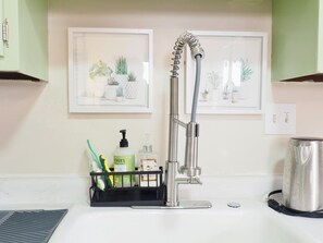 Private kitchen - Cozy 3BR Family Ranch with Full Kitchen – 4-Min Drive to UIUC & Memorial Stadium (Champaign)