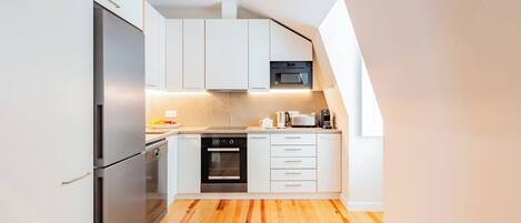 Fridge, microwave, oven, stovetop