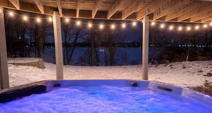 Luxury 5 BR Lakefront Retreat - New Salt Cell Hot Tub!